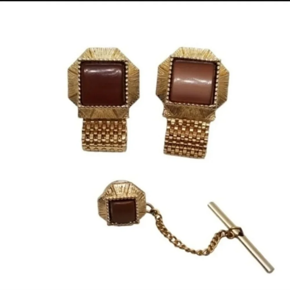 VINTAGE GOLDPLATE WITH AMBER COLOR LUCITE MENS CUFFLINKS & MATCHING TIE TACK SET